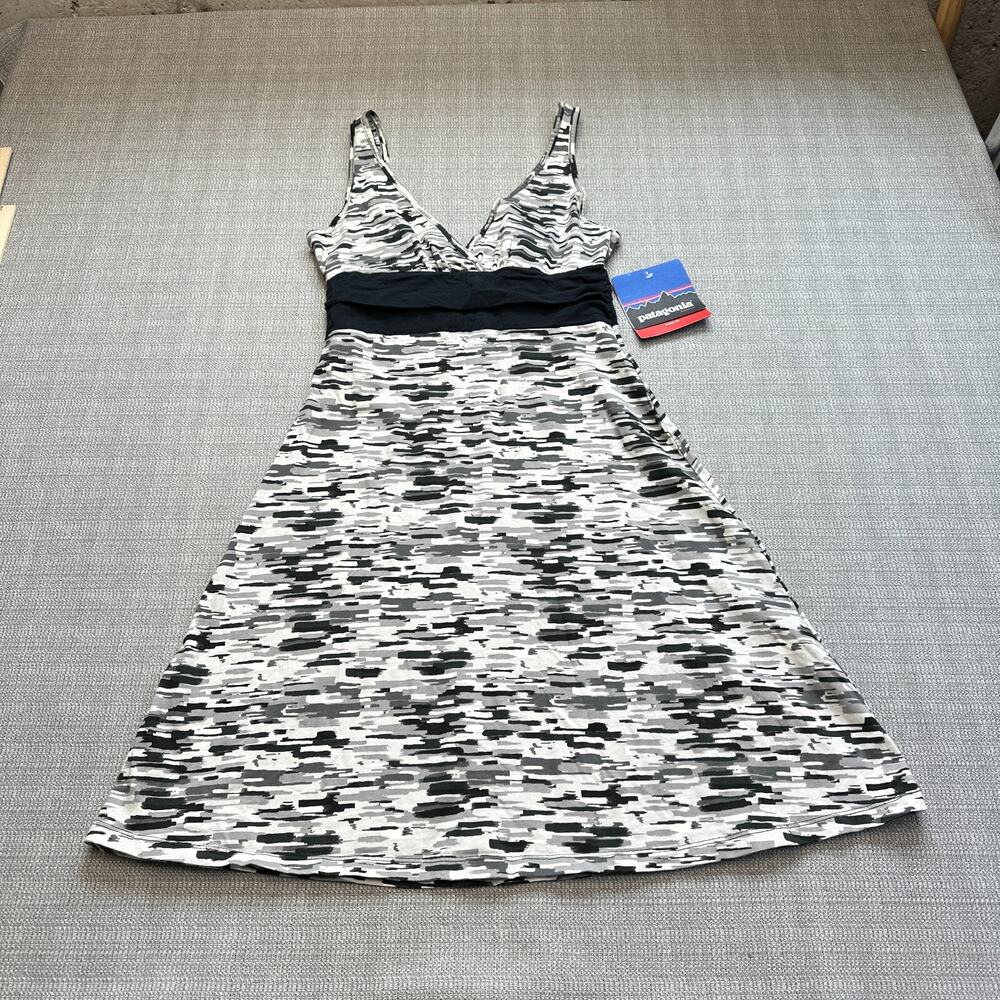 Patagonia Margot Dress size XS Black White Organic Cotton V Neck Outdoor Travel
